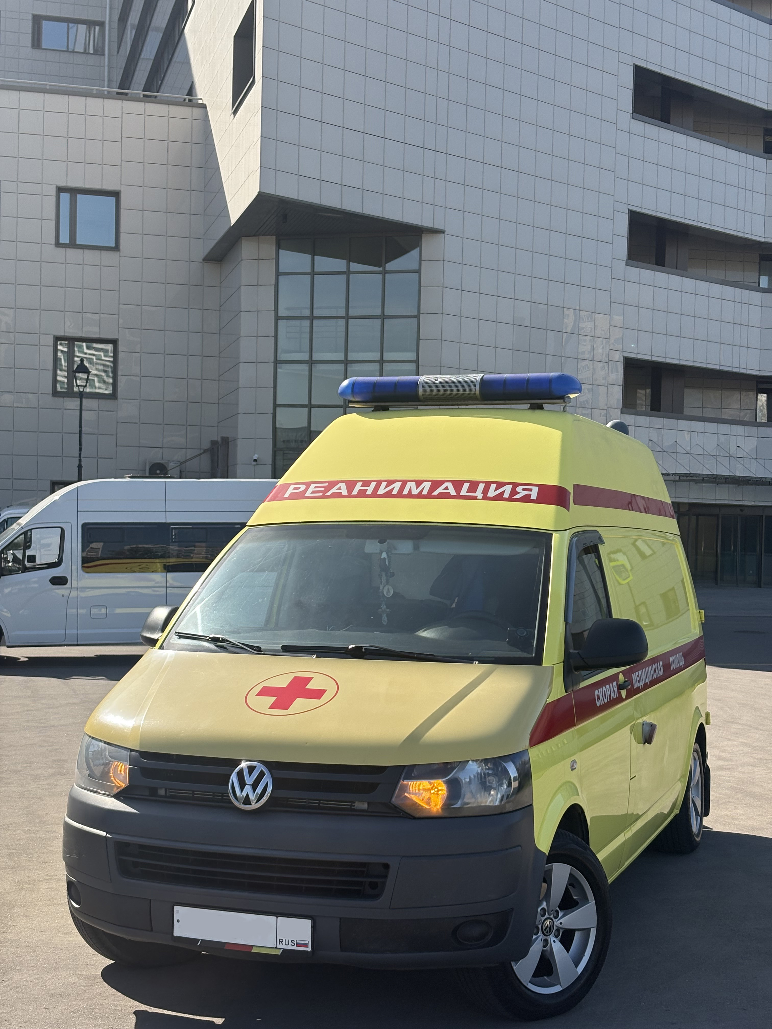 Автомобиль СанМедЭкспресс снаружи